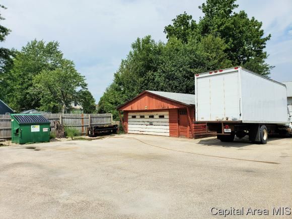 562 N Henderson St, Galesburg, IL 61401